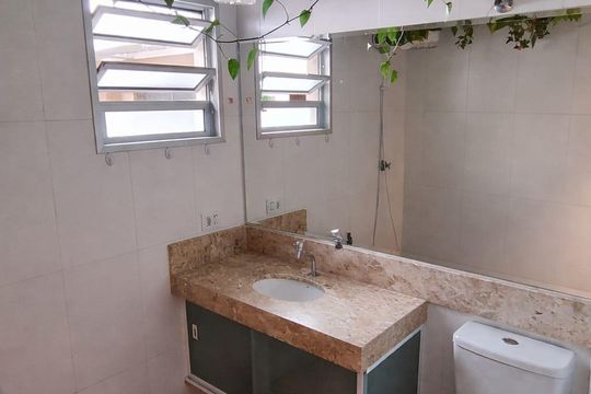 Banheiro de casa à venda com 2 quartos, 229m² em Conjunto Residencial Butanta, São Paulo