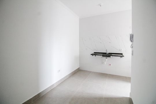 Sala/Cozinha de casa de condomínio à venda com 1 quarto, 27m² em Vila Invernada, São Paulo