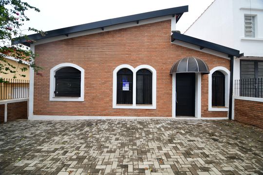 Fachada / Placa de casa para alugar com 4 quartos, 140m² em Jardim Andrade Neves, Campinas
