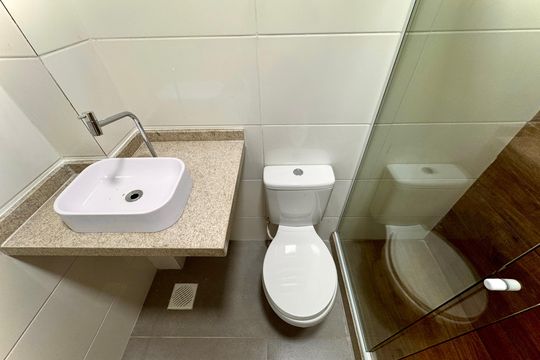 Banheiro social de apartamento à venda com 1 quarto, 29m² em Flamengo, Rio de Janeiro