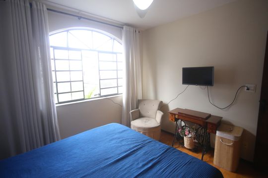 Casa à venda com 4 quartos, 360m² em Calafate, Belo Horizonte