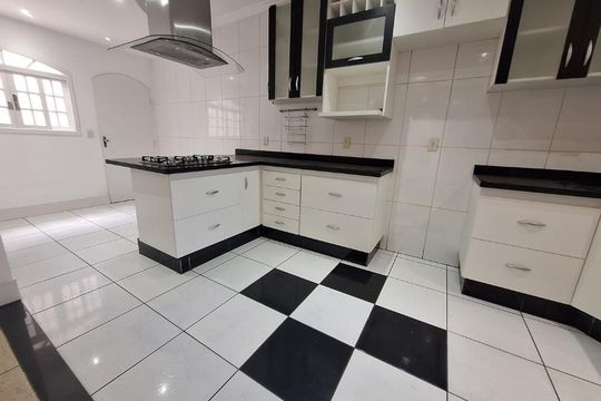 Casa à venda com 2 quartos, 135m² em Jardim das Tulipas, Jundiaí