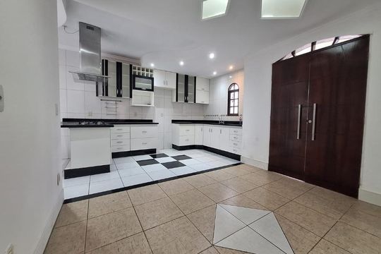 Casa à venda com 2 quartos, 135m² em Jardim das Tulipas, Jundiaí