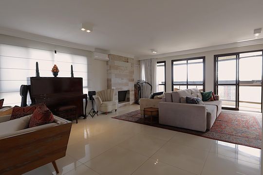 Apartamento para alugar com 3 quartos, 220m² em Vila Suzana, São Paulo
