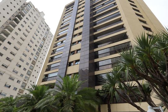 Fachada de apartamento para alugar com 3 quartos, 220m² em Vila Suzana, São Paulo
