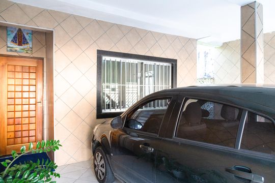 Garagem de casa à venda com 3 quartos, 250m² em Parque Renato Maia, Guarulhos