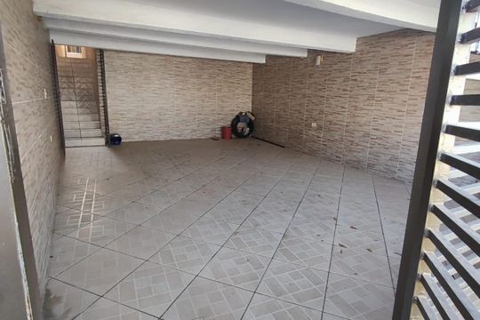 Área externa de casa à venda com 2 quartos, 125m² em Jardim Marek, Santo André