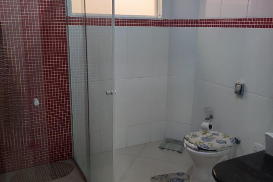 Banheiro de casa à venda com 2 quartos, 125m² em Jardim Marek, Santo André