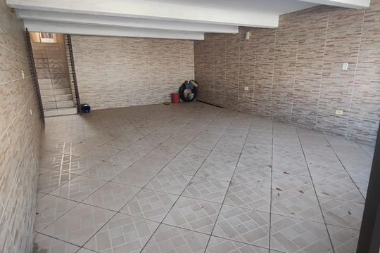 Área externa de casa à venda com 2 quartos, 125m² em Jardim Marek, Santo André