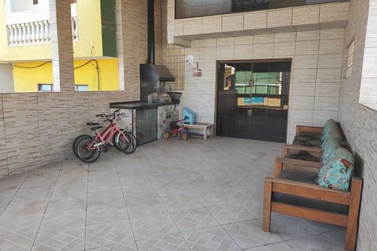 Área externa de casa à venda com 2 quartos, 125m² em Jardim Marek, Santo André