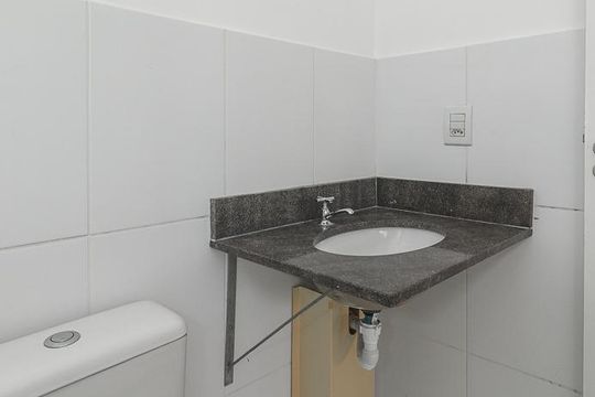 Banheiro da Suíte de apartamento para alugar com 2 quartos, 51m² em Farrapos, Porto Alegre