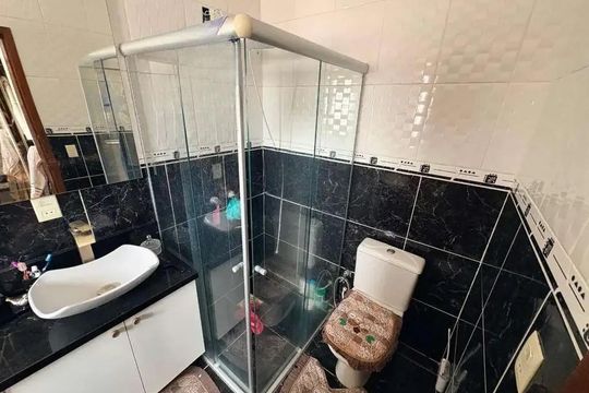 Banheiro 4 de casa à venda com 3 quartos, 200m² em Harmonia, Canoas