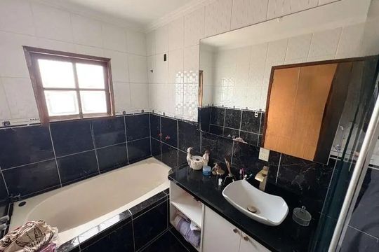 Banheiro 4 de casa à venda com 3 quartos, 200m² em Harmonia, Canoas