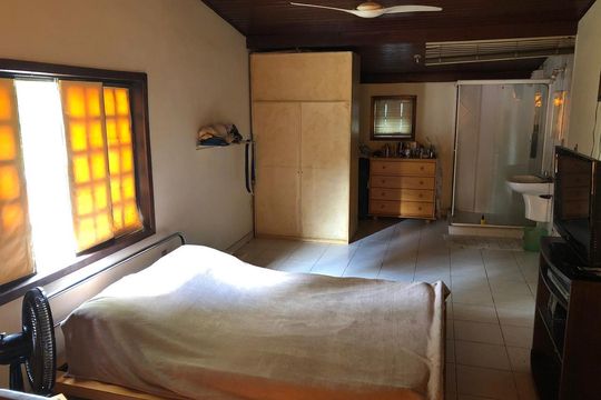 Quarto de casa de condomínio à venda com 4 quartos, 400m² em Taquara, Rio de Janeiro