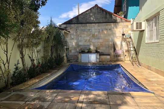 Área externa de casa de condomínio à venda com 4 quartos, 400m² em Taquara, Rio de Janeiro