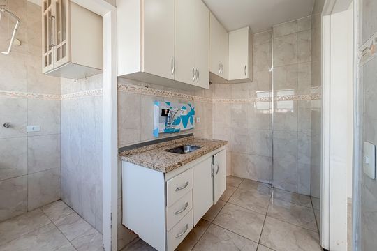 Cozinha de apartamento à venda com 1 quarto, 44m² em Liberdade, São Paulo