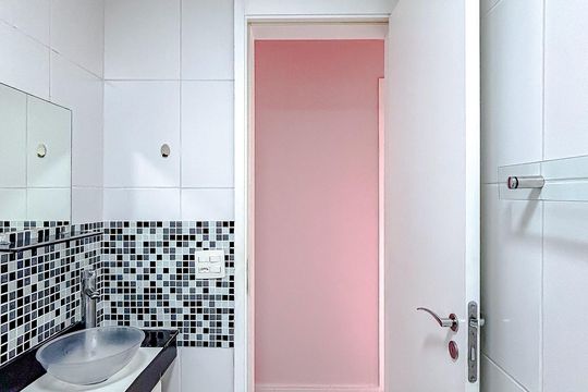Banheiro social de apartamento à venda com 2 quartos, 68m² em Tatuapé, São Paulo