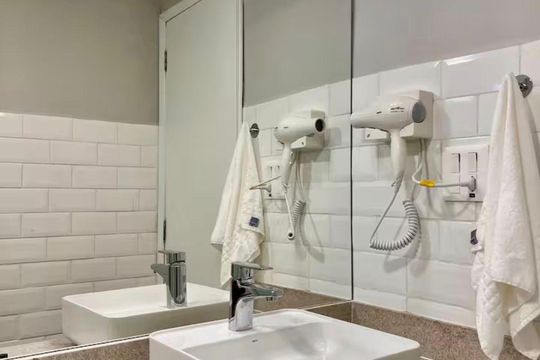 Banheiro de apartamento à venda com 1 quarto, 39m² em Consolação, São Paulo