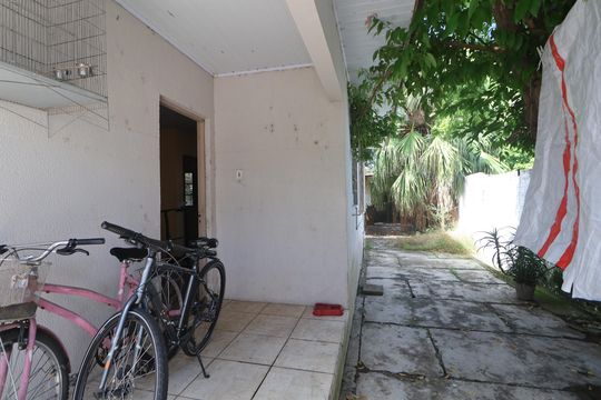 Área externa de casa à venda com 5 quartos, 150m² em Niterói, Canoas