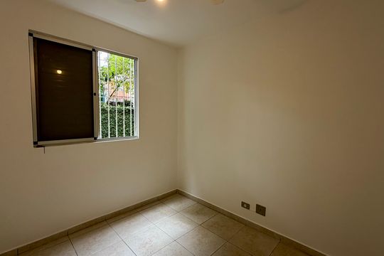 Quarto 1 de apartamento à venda com 2 quartos, 47m² em Jardim Jucara, São Paulo