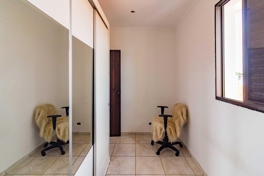 Quarto 4 de casa para alugar com 4 quartos, 400m² em Vila Marari, São Paulo