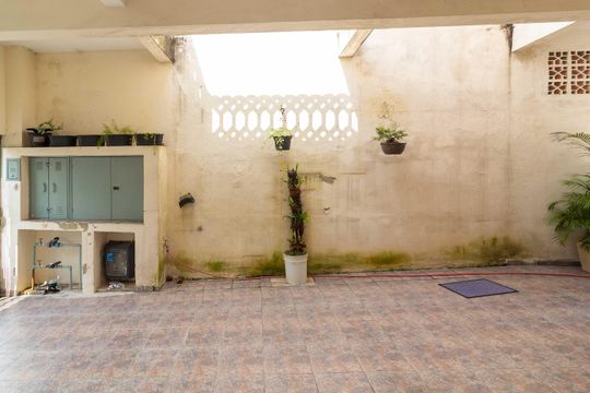 Garagem de casa para alugar com 4 quartos, 400m² em Vila Marari, São Paulo