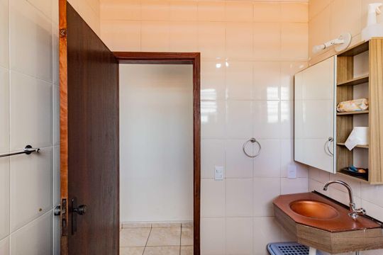 Banheiro Social de casa para alugar com 4 quartos, 400m² em Vila Marari, São Paulo