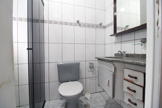 Banheiro da suíte de casa à venda com 5 quartos, 125m² em Cidade Ademar, São Paulo