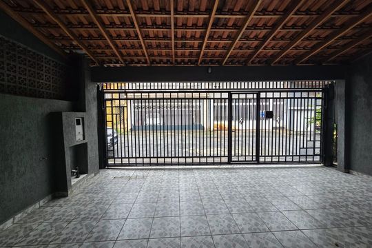 Garagem  de casa à venda com 3 quartos, 110m² em Jardim Nazaret, Guarulhos