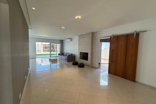 Sala de casa de condomínio à venda com 4 quartos, 565m² em Jardim Paulista, Barueri