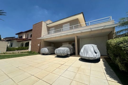 Fachada de casa de condomínio à venda com 4 quartos, 565m² em Jardim Paulista, Barueri