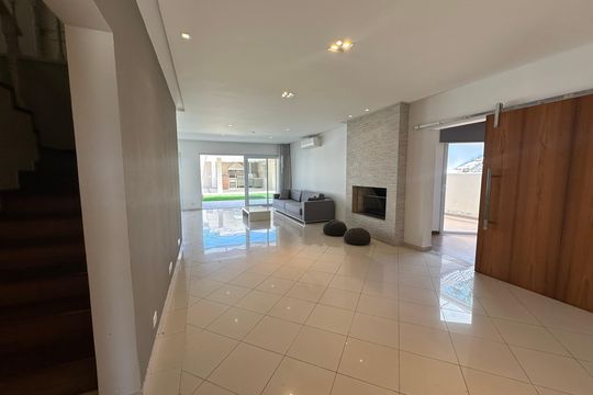 Sala de casa de condomínio à venda com 4 quartos, 565m² em Jardim Paulista, Barueri