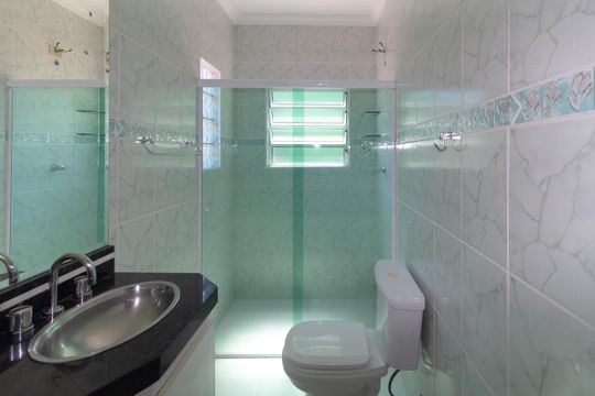 Banheiro da Suíte 3 de casa à venda com 4 quartos, 246m² em Vila Tolstoi, São Paulo