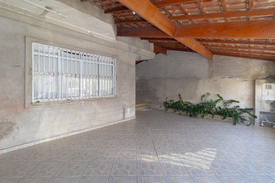 Garagem de casa à venda com 4 quartos, 246m² em Vila Tolstoi, São Paulo
