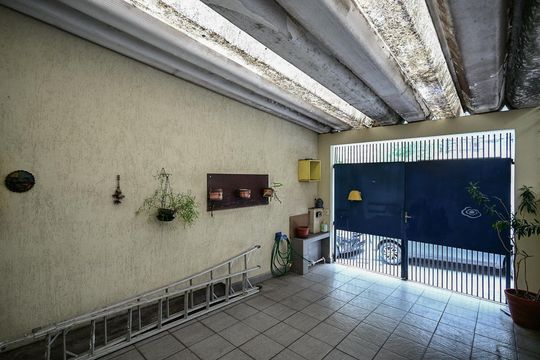 Garagem de casa à venda com 2 quartos, 90m² em Vila Progredior, São Paulo