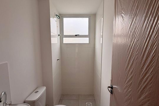 Banheiro de apartamento para alugar com 2 quartos, 40m² em Lorena Park, Goiânia