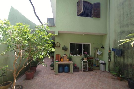 Área externa de casa à venda com 3 quartos, 174m² em Vila Carminha, São Bernardo do Campo
