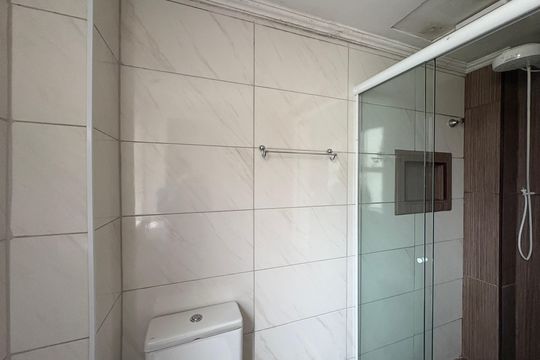 Banheiro de apartamento à venda com 2 quartos, 51m² em Jardim Iris, São Paulo