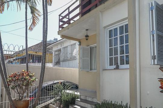 Quintal de casa à venda com 4 quartos, 360m² em Petrópolis, Porto Alegre