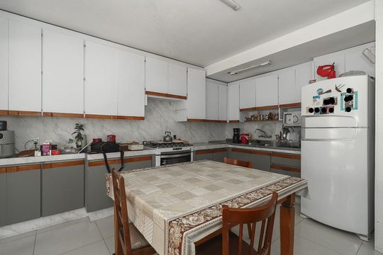 Cozinha de casa à venda com 4 quartos, 360m² em Petrópolis, Porto Alegre