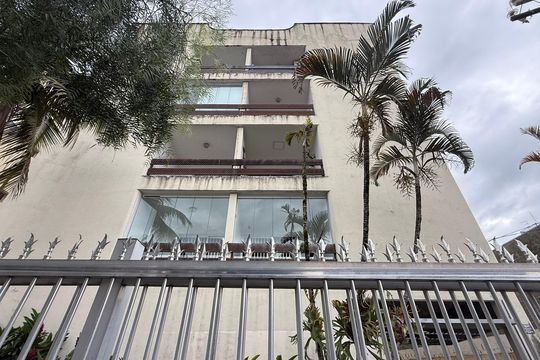 Fachada de apartamento para alugar com 2 quartos, 72m² em Tortuga, Guarujá