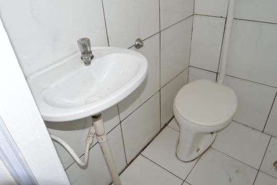 Banheiro de casa para alugar com 1 quarto, 50m² em Vila Osasco, Osasco