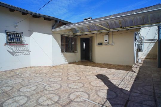 Terraço  de casa à venda com 4 quartos, 389m² em Partenon, Porto Alegre