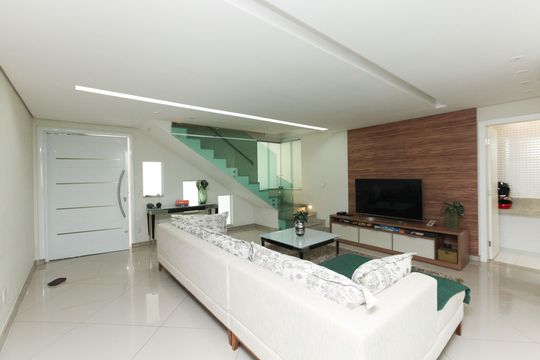 Casa para alugar com 3 quartos, 390m² em Jardim Riacho das Pedras, Contagem