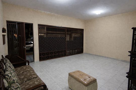 Área externa de casa à venda com 3 quartos, 180m² em Parque dos Bancarios, São Paulo