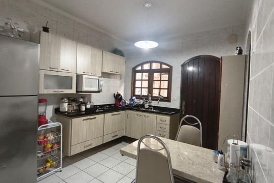 Cozinha de casa à venda com 3 quartos, 180m² em Parque dos Bancarios, São Paulo