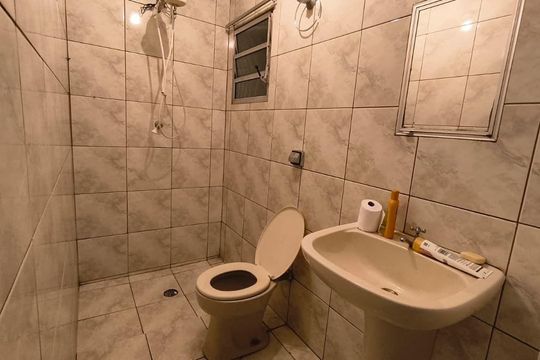 Banheiro de casa à venda com 3 quartos, 180m² em Parque dos Bancarios, São Paulo