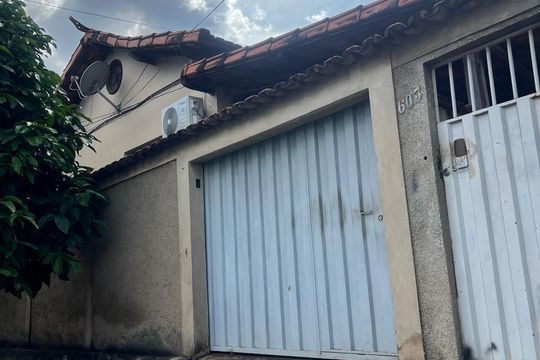 Fachada de casa à venda com 3 quartos, 149m² em Riacho das Pedras, Contagem