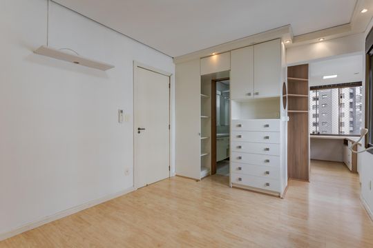 Suíte de apartamento à venda com 3 quartos, 246m² em Boa Vista, Porto Alegre