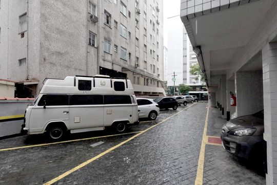 Área Comum - Garagem de apartamento para alugar com 1 quarto, 45m² em Boqueirão, Santos